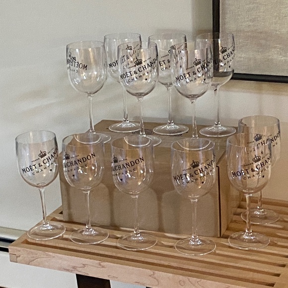 Moet & Chandon Champagne Clear Acrylic Party Goblets SET OF TWELVE (12) - Picture 2 of 3